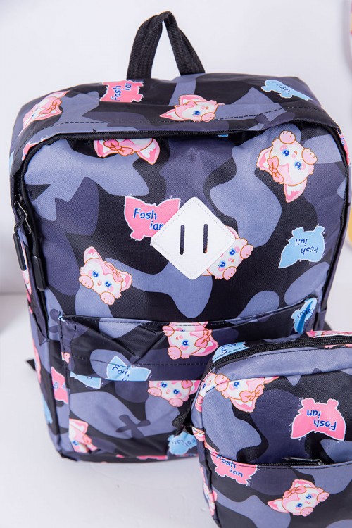 طقم شنط مدرسية قطعتين لون أسود و رصاصي مزينة برسومات كرتونية بجيوب متعددة