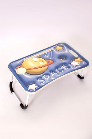 طاولة مدرسية لون سماوي مزينة بكتابات و رسومات ملونة قابلة للطي