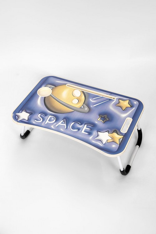 طاولة مدرسية لون سماوي مزينة بكتابات و رسومات ملونة قابلة للطي