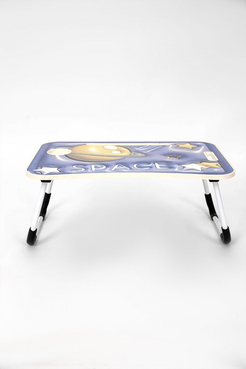 طاولة مدرسية لون سماوي مزينة بكتابات و رسومات ملونة قابلة للطي