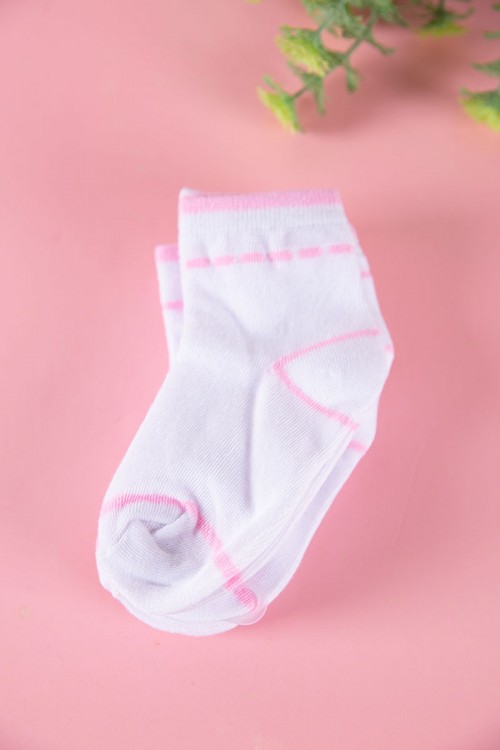 جوارب بناتي لون أبيض مزينة بخطوط باللون الوردي 3 حبات