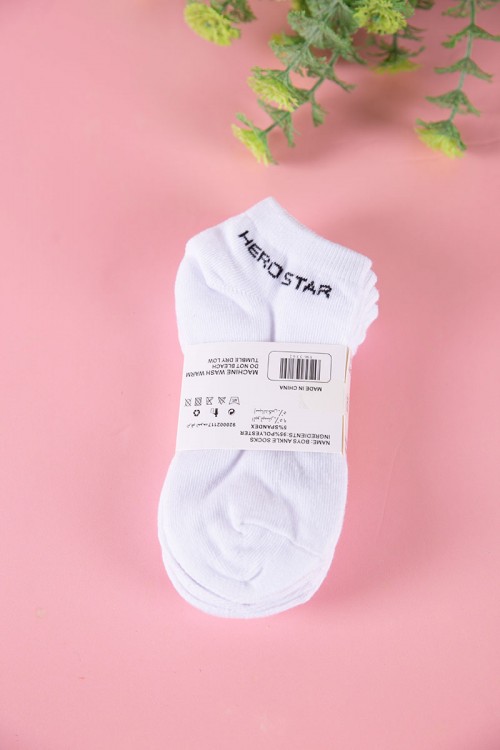 جوارب لون أبيض مزينة بكتابات و رسومات باللون الأسود 3 حبات