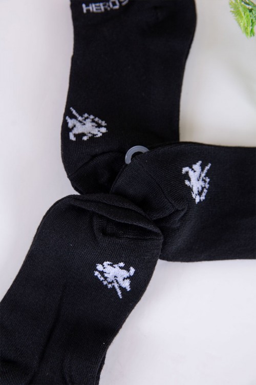 جوارب لون أسود مزينة بكتابات و رسومات باللون الأبيض 3 حبات
