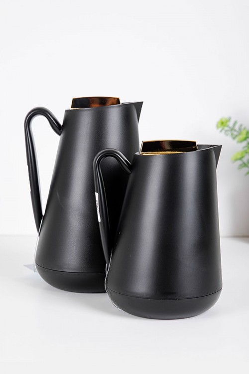 طقم 2 ترامس للقهوة و الشاي لون أسود بغطاء باللون الذهبي حافظ للحرارة و البرودة بسعة 1.5 لتر