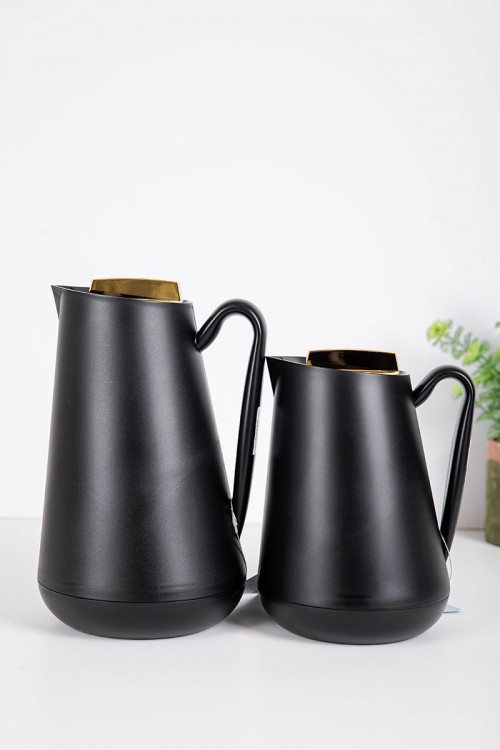 طقم 2 ترامس للقهوة و الشاي لون أسود بغطاء باللون الذهبي حافظ للحرارة و البرودة بسعة 1.5 لتر