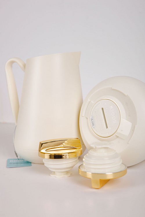 طقم 2 ترامس للقهوة و الشاي لون اوف وايت بغطاء باللون الذهبي حافظ للحرارة و البرودة بسعة 1.5 لتر