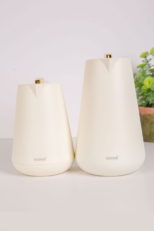 طقم 2 ترامس للقهوة و الشاي لون اوف وايت بغطاء باللون الذهبي حافظ للحرارة و البرودة بسعة 1.5 لتر