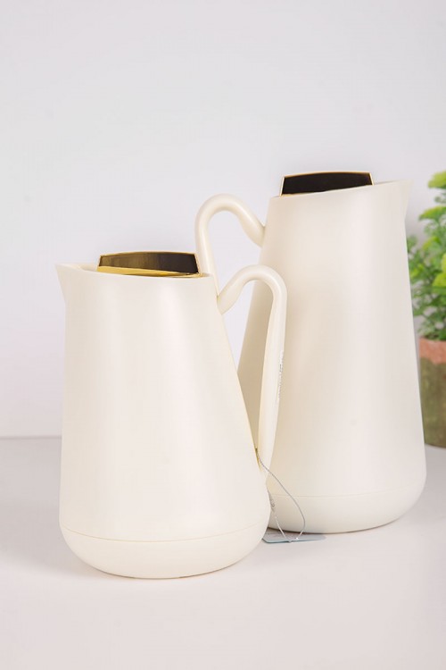 طقم 2 ترامس للقهوة و الشاي لون اوف وايت بغطاء باللون الذهبي حافظ للحرارة و البرودة بسعة 1.5 لتر