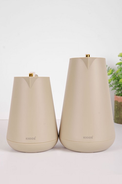 طقم 2 ترامس للقهوة و الشاي لون بيج غامق بغطاء باللون الذهبي حافظ للحرارة و البرودة بسعة 1.5 لتر