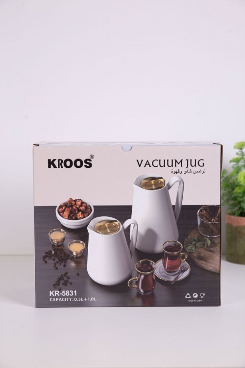 طقم 2 ترامس للقهوة و الشاي لون بيج فاتح بغطاء باللون الذهبي حافظ للحرارة و البرودة بسعة 1.5 لتر