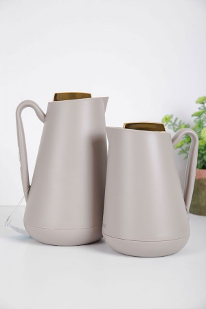 طقم 2 ترامس للقهوة و الشاي لون رمادي بغطاء باللون الذهبي حافظ للحرارة و البرودة بسعة 1.5 لتر