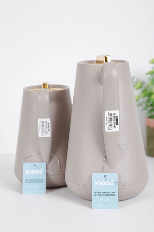 طقم 2 ترامس للقهوة و الشاي لون رمادي بغطاء باللون الذهبي حافظ للحرارة و البرودة بسعة 1.5 لتر