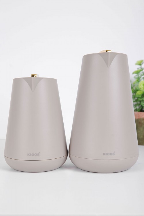 طقم 2 ترامس للقهوة و الشاي لون رمادي بغطاء باللون الذهبي حافظ للحرارة و البرودة بسعة 1.5 لتر