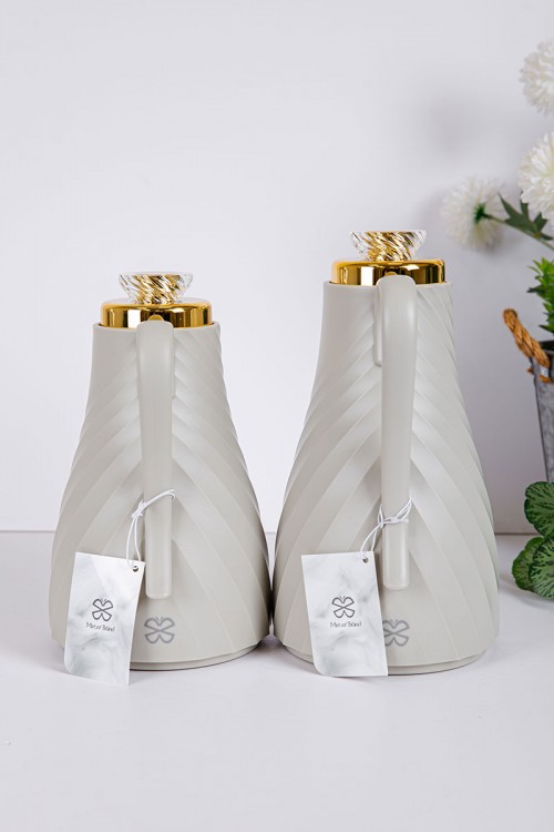 طقم 2 ترامس للقهوة و الشاي لون رمادي بغطاء باللون الذهبي حافظ للحرارة و البرودة بسعة 1.7 لتر