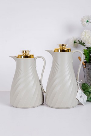 طقم 2 ترامس للقهوة و الشاي لون رمادي بغطاء باللون الذهبي حافظ للحرارة و البرودة بسعة 1.7 لتر