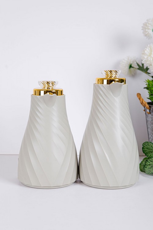 طقم 2 ترامس للقهوة و الشاي لون رمادي بغطاء باللون الذهبي حافظ للحرارة و البرودة بسعة 1.7 لتر