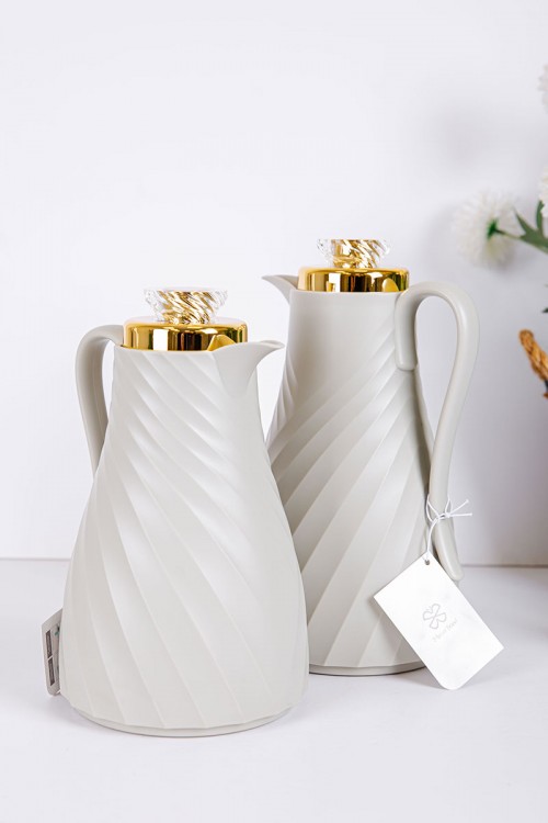 طقم 2 ترامس للقهوة و الشاي لون رمادي بغطاء باللون الذهبي حافظ للحرارة و البرودة بسعة 1.7 لتر