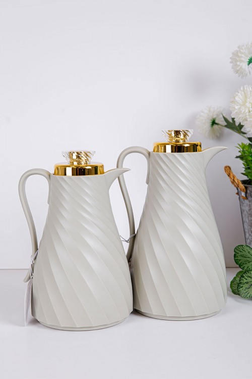 طقم 2 ترامس للقهوة و الشاي لون رمادي بغطاء باللون الذهبي حافظ للحرارة و البرودة بسعة 1.7 لتر