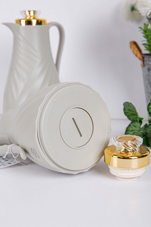 طقم 2 ترامس للقهوة و الشاي لون رمادي بغطاء باللون الذهبي حافظ للحرارة و البرودة بسعة 1.7 لتر