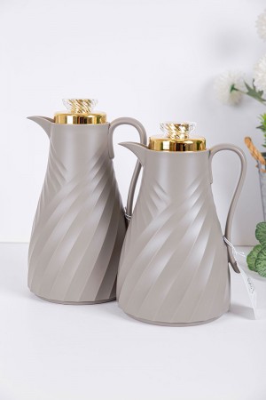 طقم 2 ترامس للقهوة و الشاي لون رصاصي بغطاء باللون الذهبي حافظ للحرارة و البرودة بسعة 1.7 لتر