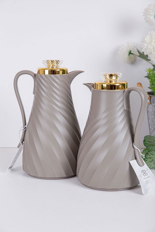 طقم 2 ترامس للقهوة و الشاي لون رصاصي بغطاء باللون الذهبي حافظ للحرارة و البرودة بسعة 1.7 لتر