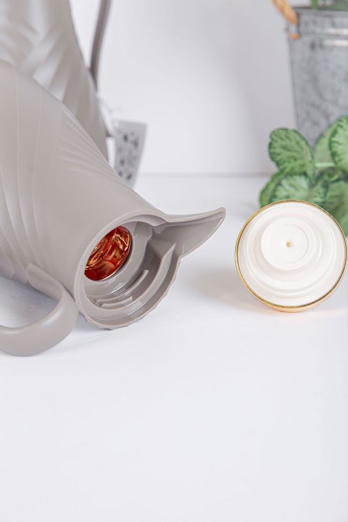 طقم 2 ترامس للقهوة و الشاي لون رصاصي بغطاء باللون الذهبي حافظ للحرارة و البرودة بسعة 1.7 لتر