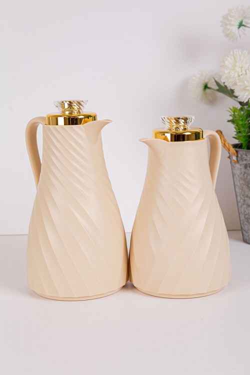 طقم 2 ترامس للقهوة و الشاي لون بيج بغطاء باللون الذهبي حافظ للحرارة و البرودة بسعة 1.7 لتر