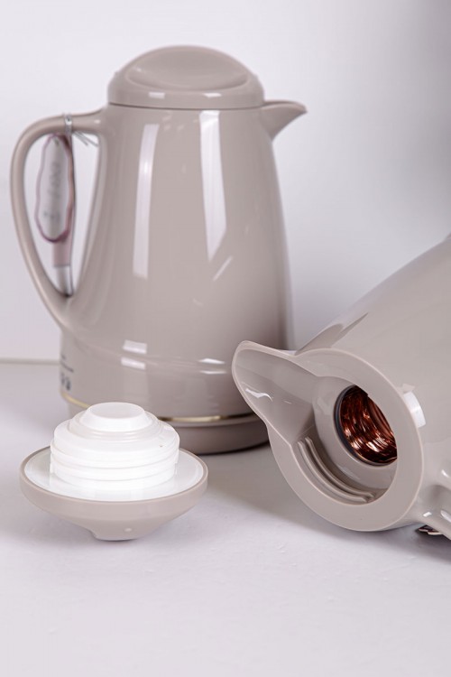 طقم 2 ترامس للقهوة و الشاي لون بيج غامق حافظ للحرارة و البرودة بسعة 1.6 لتر