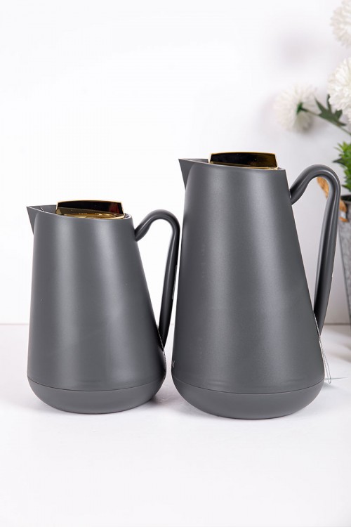 طقم 2 ترامس للقهوة و الشاي لون رصاصي بغطاء باللون الذهبي حافظ للحرارة و البرودة بسعة 1.5 لتر