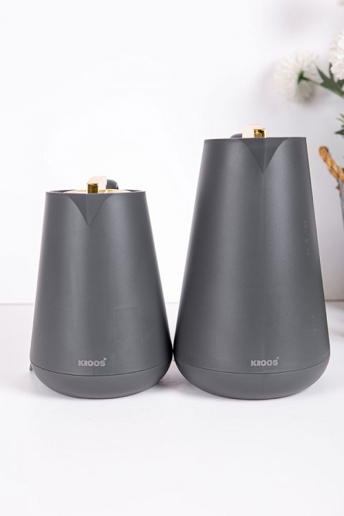 طقم 2 ترامس للقهوة و الشاي لون رصاصي بغطاء باللون الذهبي حافظ للحرارة و البرودة بسعة 1.5 لتر