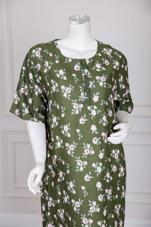 قميص نسائي طويل لون زيتي مشجر بياقة دائرية بأزرار من الأمام ذو أكمام قصيرة