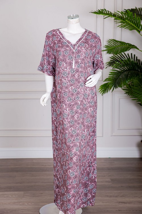 قميص نسائي طويل لون موف فاتح مشجر ياقة قصة سبعة بحبل من الأمام و أكمام قصيرة