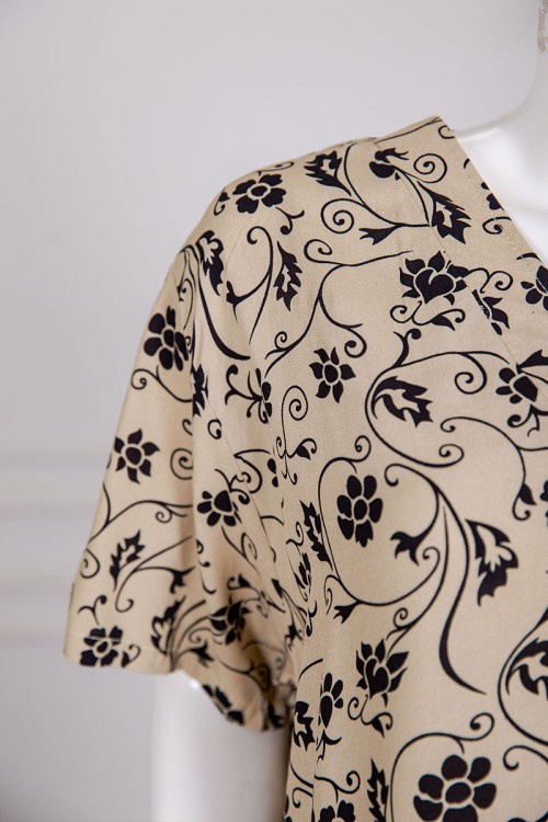 قميص نسائي ميدي لون بيج مشجر باللون الأسود بياقة قصة سبعة و بجيوب و أكمام قصيرة