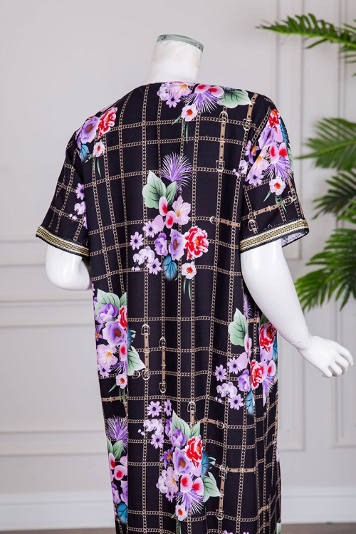 قميص نسائي طويل لون أسود مشجر مزينة بكلفة مطرزة باللون الذهبي من الياقة و الأكمام