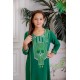 جلابية بناتي لليوم الوطني لون أخضر مزينة بتطريز تراثي بياقة دائرية و أكمام طويلة
