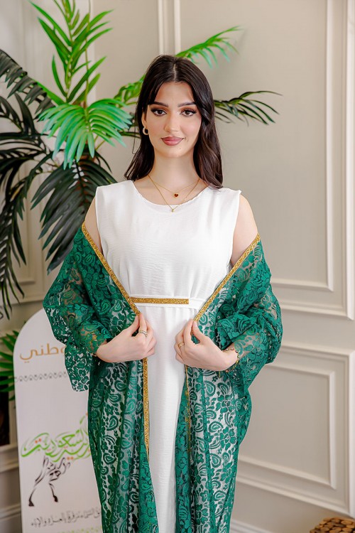 جلابية-نسائية-قطعتين-لليوم-الوطني-لون-أبيض-و-أخضر-دانتيل-بتطريز-ذهبي