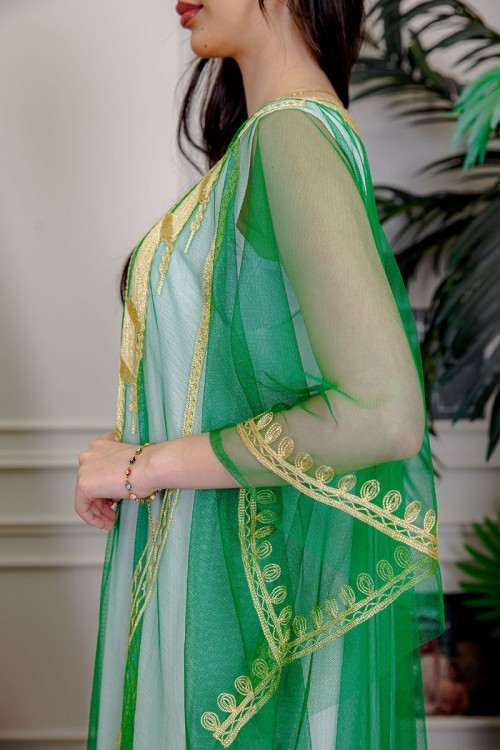 بشت-نسائي-عسيري-لليوم-الوطني-لون-أخضر-غامق-مزين-برسومات-تراثية