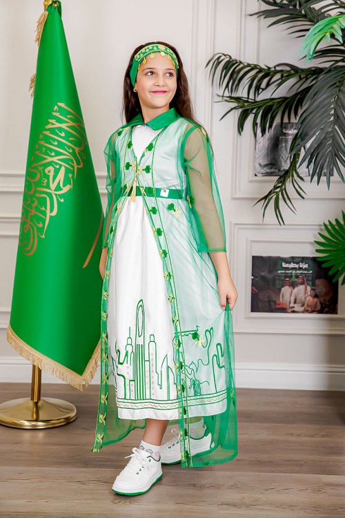 بشت بناتي عسيري تل لليوم الوطني لون أخضر مزين بتطريز تراثي سيفين و نخلة ياقة قصة سبعة و أكمام طويلة