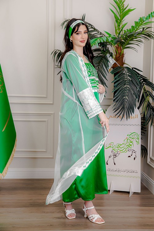 جلابية-نسائية-قطعتين-لليوم-الوطني-لون-أخضر-و-أبيض-تل-مزين-بتطريز