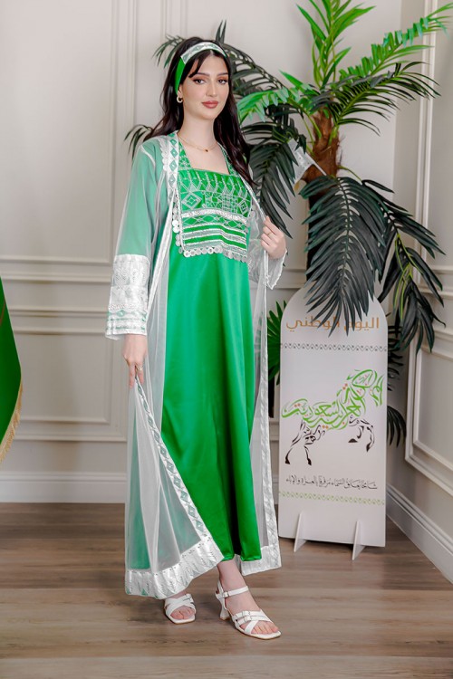 جلابية-نسائية-قطعتين-لليوم-الوطني-لون-أخضر-و-أبيض-تل-مزين-بتطريز
