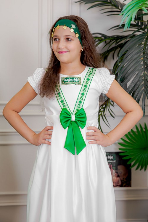 فستان-بناتي-لليوم-الوطني-لون-أخضر-مزين-بوشاح-من-الأمام-بتطريز-
