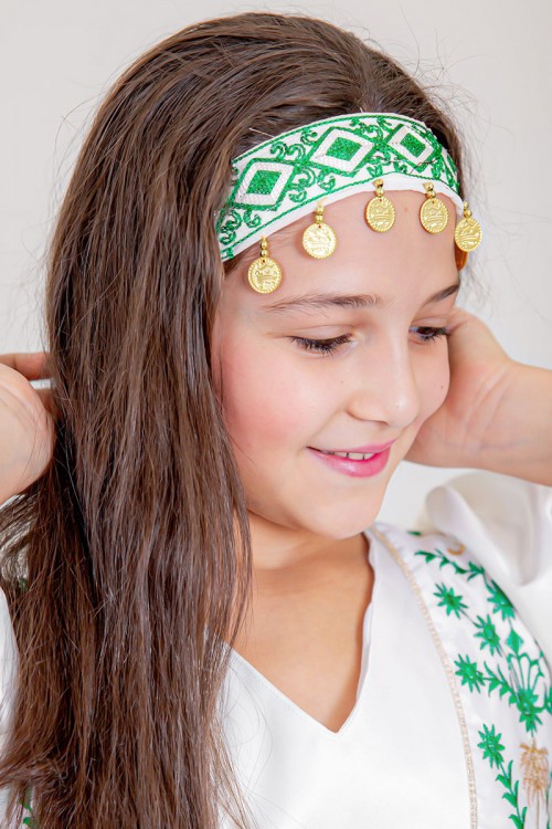 ربطة رأس لليوم الوطني لون أبيض مزينة بجنيهات ذهبية