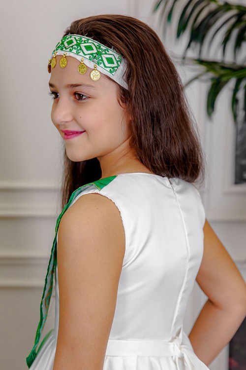 ربطة رأس لليوم الوطني لون أبيض مزينة بجنيهات ذهبية