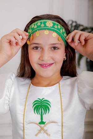 ربطة رأس لليوم الوطني لون أخضر مزينة بجنيهات ذهبية