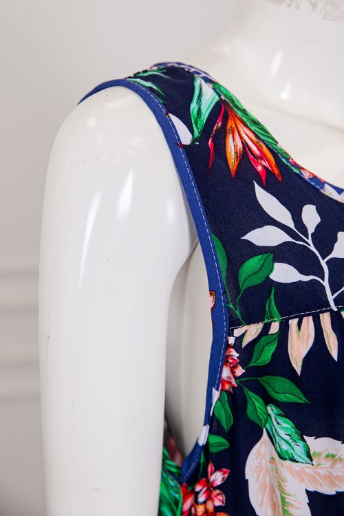 قميص نسائي قصير لون كحلي مشجر ياقة دائرية بدون أكمام