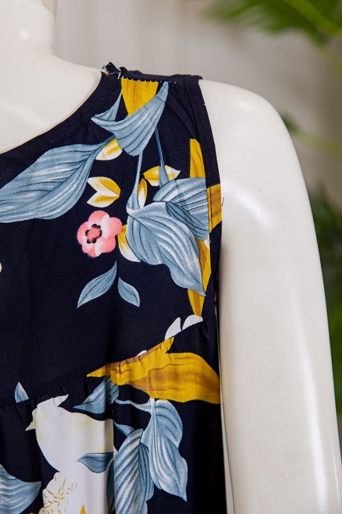 قميص نسائي قصير لون كحلي مشجر ياقة دائرية بدون أكمام