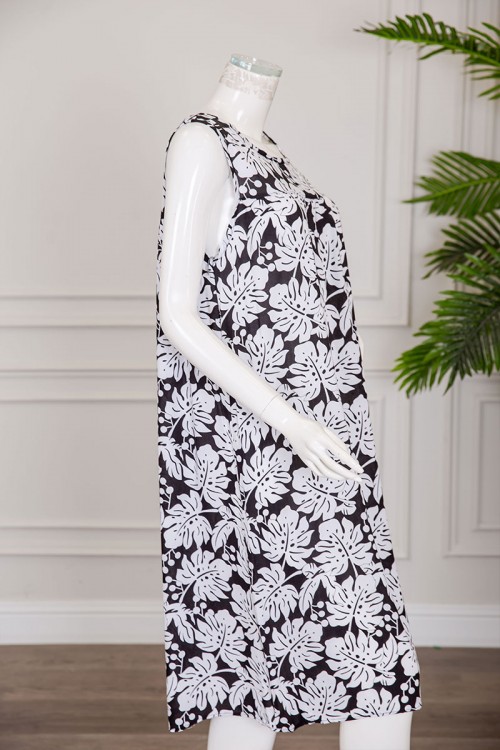 قميص نسائي قصير لون أسود مشجر باللون الأبيض  ياقة دائرية بدون أكمام