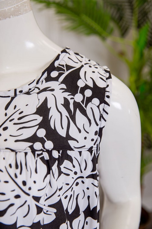 قميص نسائي قصير لون أسود مشجر باللون الأبيض  ياقة دائرية بدون أكمام