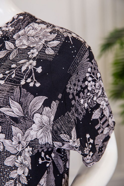 قميص نسائي ميدي لون أسود مشجر ياقة قصة سبعة و أكمام قصيرة