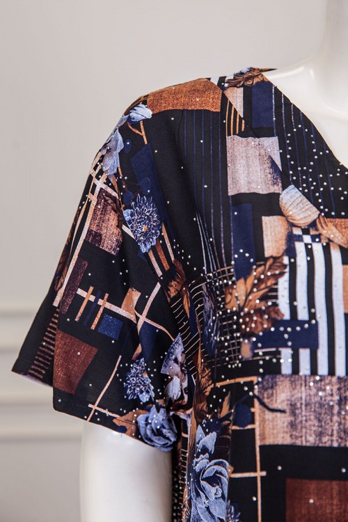 قميص نسائي ميدي مزين برسومات و أشكال ملونة بفصوص ياقة قصة سبعة و أكمام قصيرة